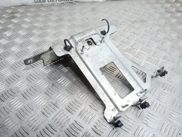 Nissan Qashqai (2006 - 2010) Площадка аккумулятора — фото 3