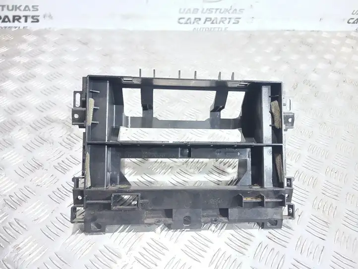 Land Rover Range Rover (2002 - 2005)  8262332 Другая деталь салона