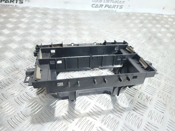 Land Rover Range Rover (2002 - 2005)  8262332 Другая деталь салона