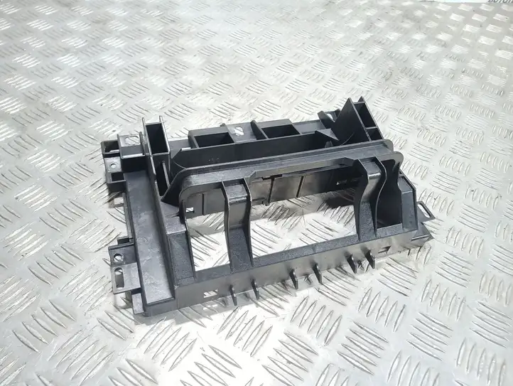 Land Rover Range Rover (2002 - 2005)  8262332 Другая деталь салона