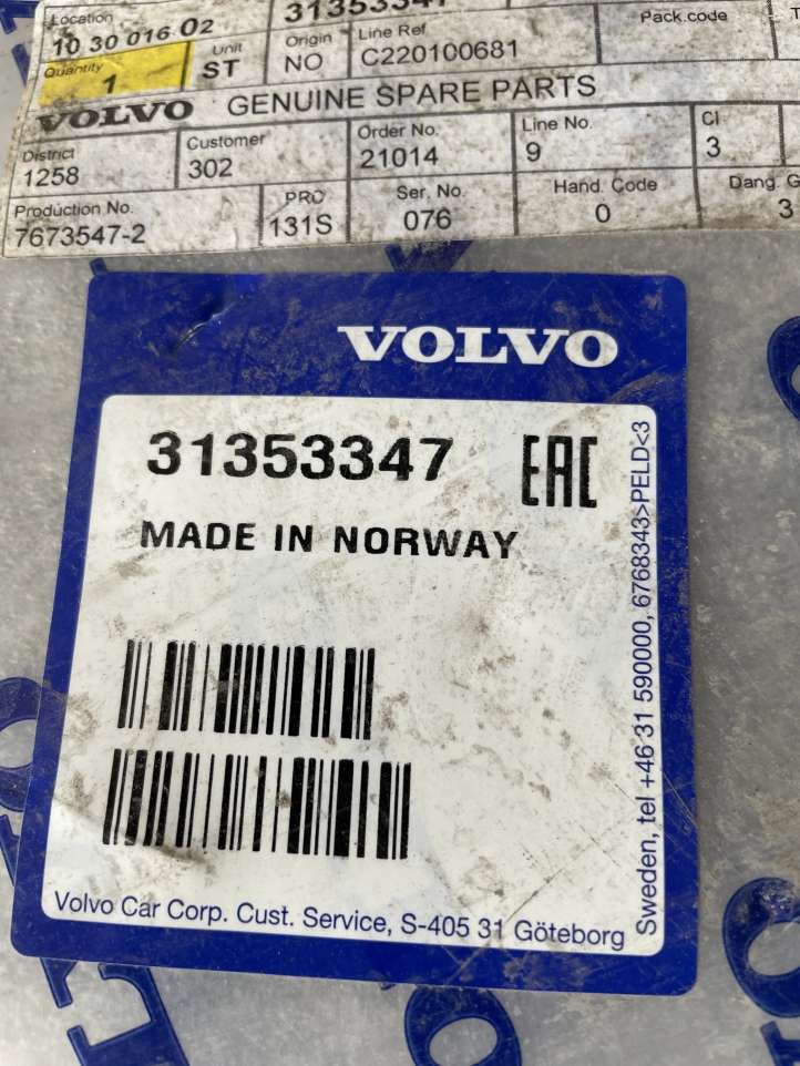 31353347 Volvo S60 Apatinė bamperio dalis