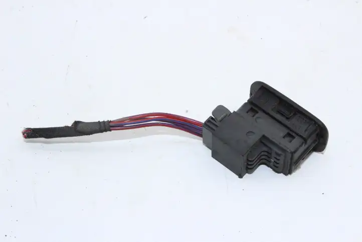 Volkswagen PASSAT CC (2008 - 2012) 05313503 Кнопка фаркопа в багажнике — фото 2