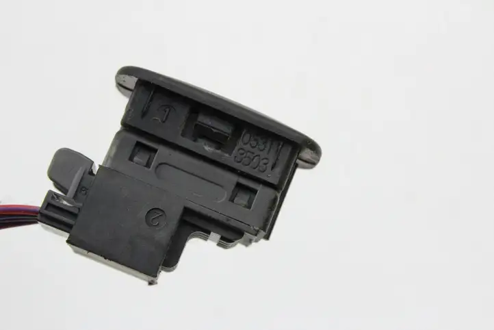 Volkswagen PASSAT CC (2008 - 2012) 05313503 Кнопка фаркопа в багажнике — фото 3