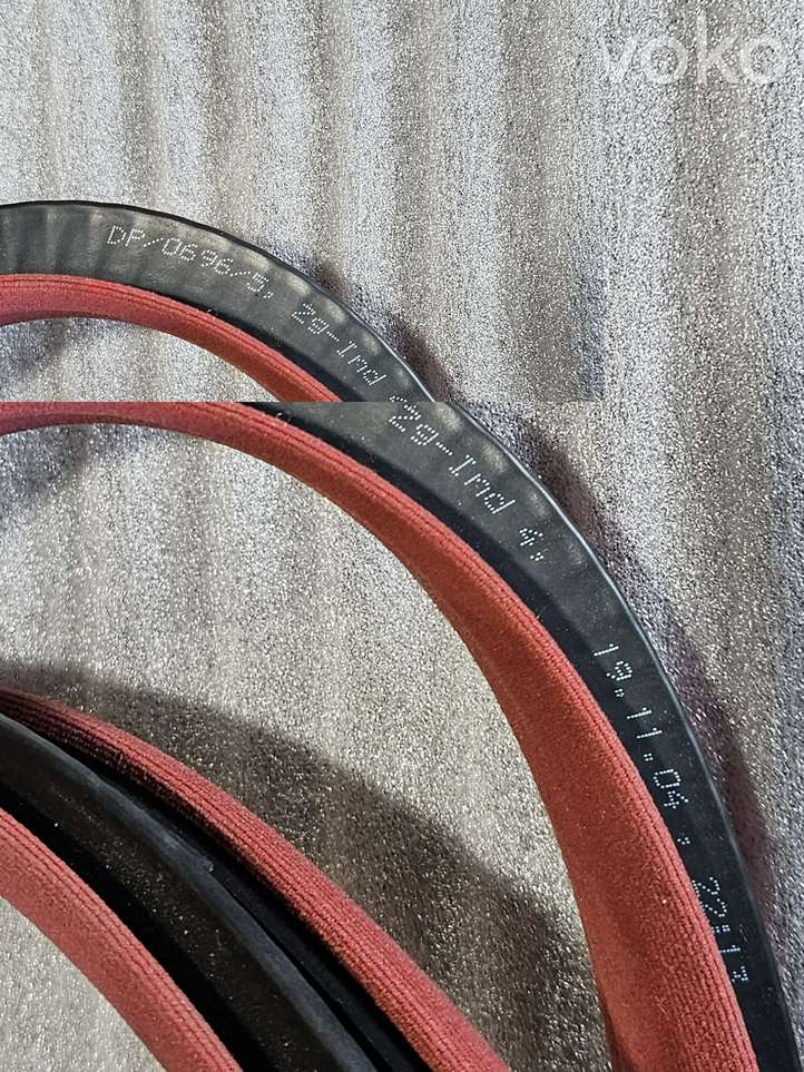 Mercedes-Benz SL R230 (2001 - 2012)  2306970251 Уплотнительная резина передней двери (на дверях)