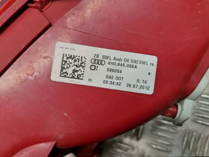 Audi A8 S8 D4 4H (2010 - 2014) 4H0945096A Задний фонарь в кузове — фото 2