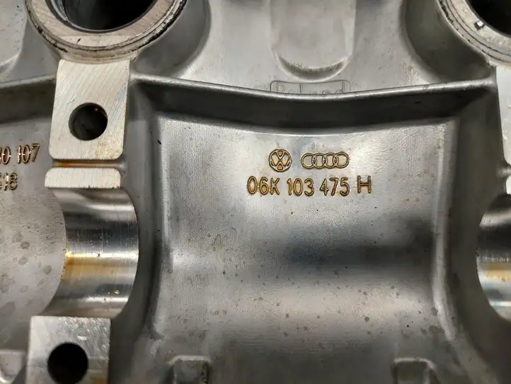 Audi Q3 F3 (2018 - ) 06K103475H Крышка головки блока цилиндров — фото 2