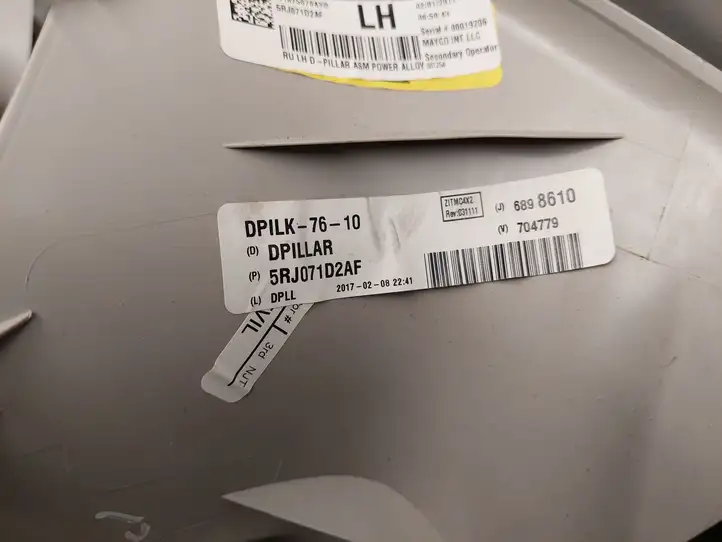 Chrysler Pacifica (2016 - ) 5RJ071D2AF Верхняя обшивка стойки D — фото 2
