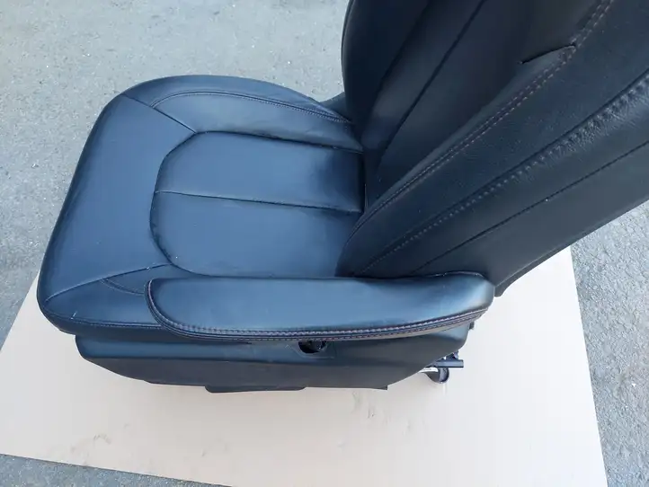 Chrysler Pacifica (2016 - ) 5RT20DX9AB Переднее сиденье пассажира — фото 10