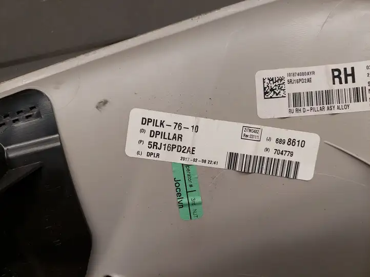 Chrysler Pacifica (2016 - ) 5RJ16PD2AE Верхняя обшивка стойки D — фото 2