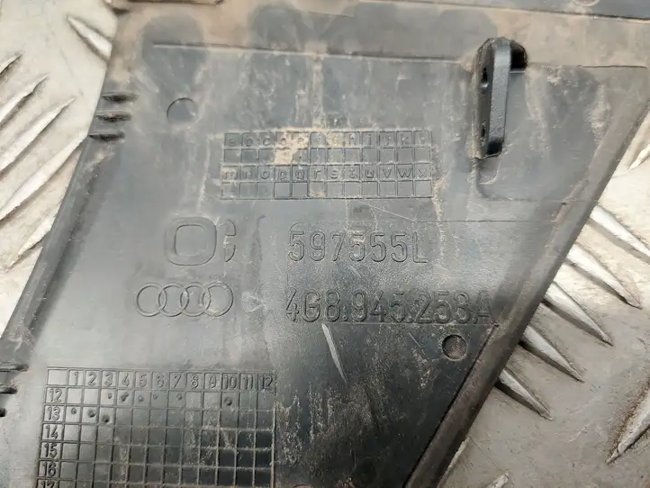 Audi A7 S7 4G (2010 - 2014) 4G8945253A Отделка (ленточка) заднего фонаря — фото 2