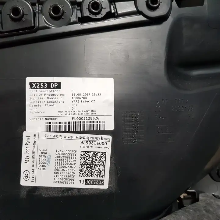 Mercedes-Benz GLC X253/C253 (2015 - ) A2058205600 Обшивка передней двери — фото 9
