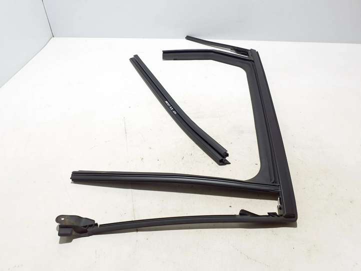 Renault Austral (2023 - )  823306920R Уплотнительная резина на задних дверях