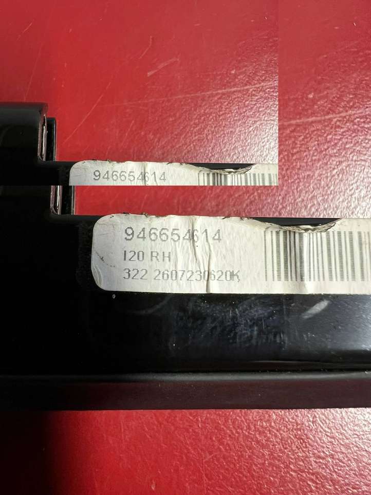 BMW iX (2021 - )  9466546 Маленькое стекло 