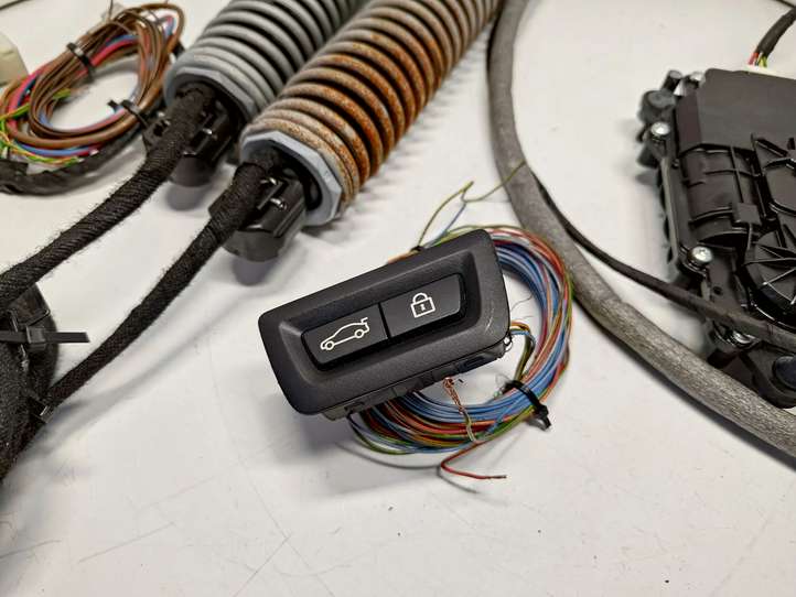 BMW 5 F10 F11 (2009 - 2016)  61357327886 Проводка крышки багажника