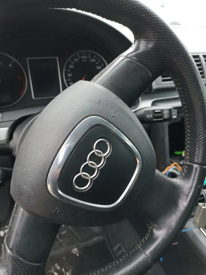 Audi A4 S4 B7 8E 8H (2004 - 2009) Подушка безопасности руля — фото 1