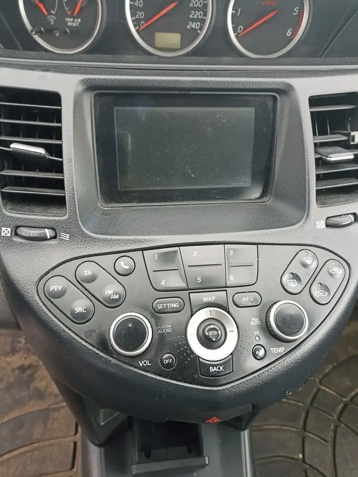 Nissan Primera (2001 - 2008) Магнитола / мультимедийная система — фото 1