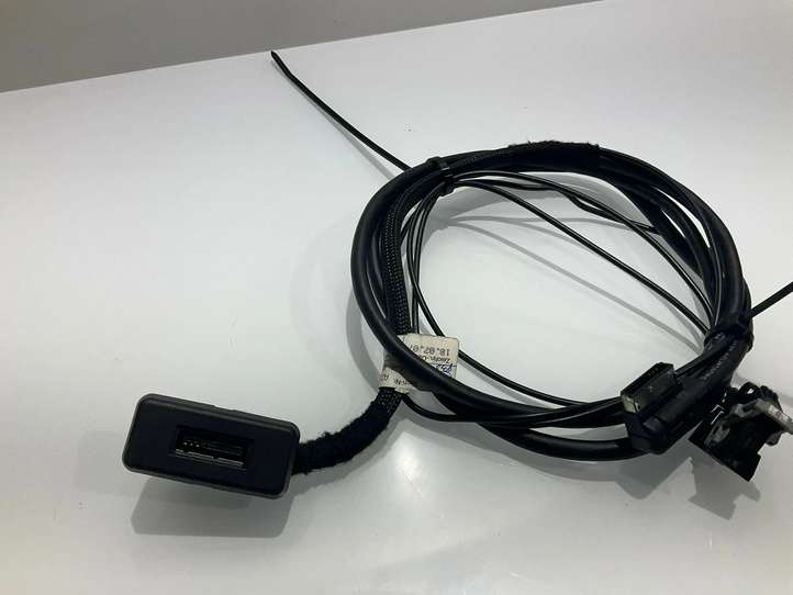 Mercedes-Benz CLS C219 (2003 - 2011)  A2118202413 Разъем iPod