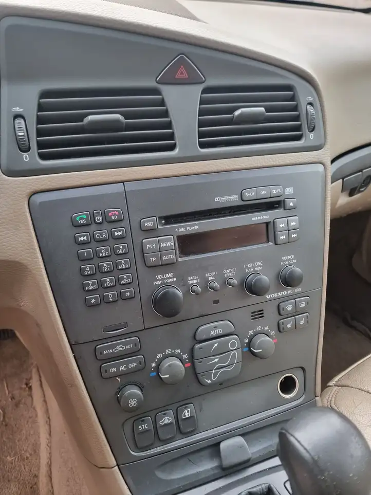 Volvo V70 (2000 - 2004) Магнитола / мультимедийная система — фото 1