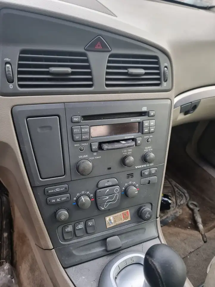 Volvo S60 (2000 - 2004) Магнитола / мультимедийная система — фото 1