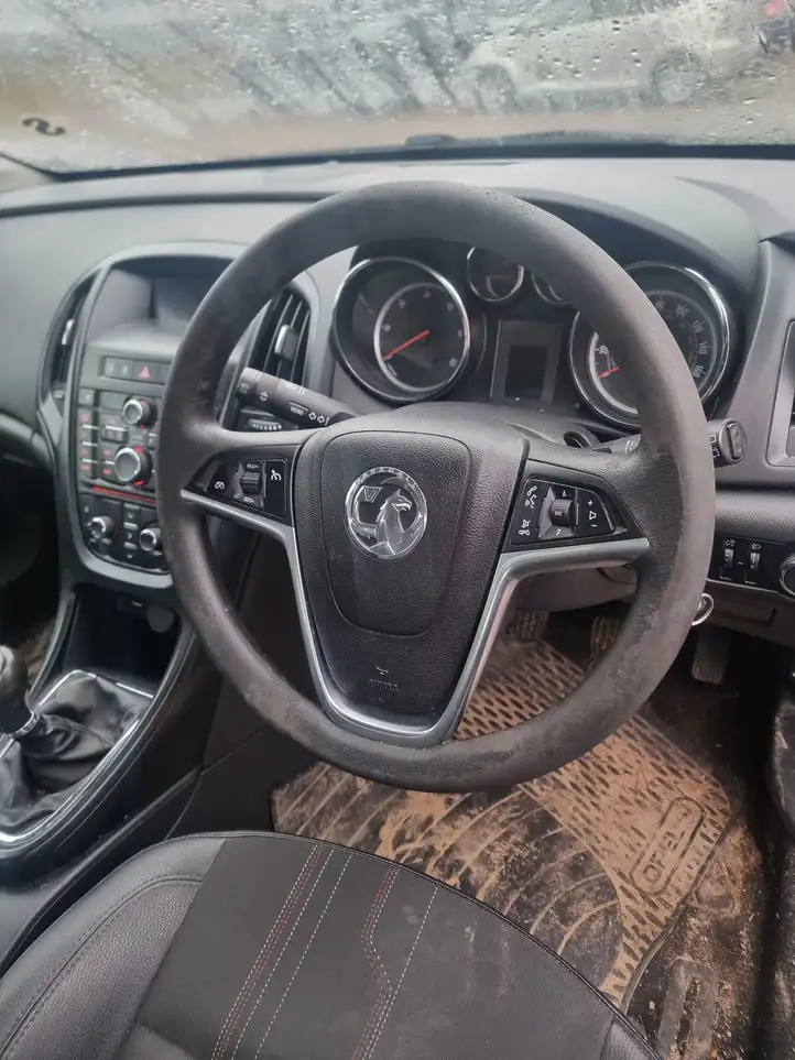 Opel Astra J (2009 - 2012) Подушка безопасности руля — фото 1