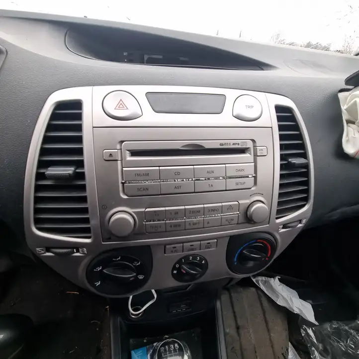 Hyundai i20 (PB PBT) (2008 - 2012) Магнитола / мультимедийная система — фото 1