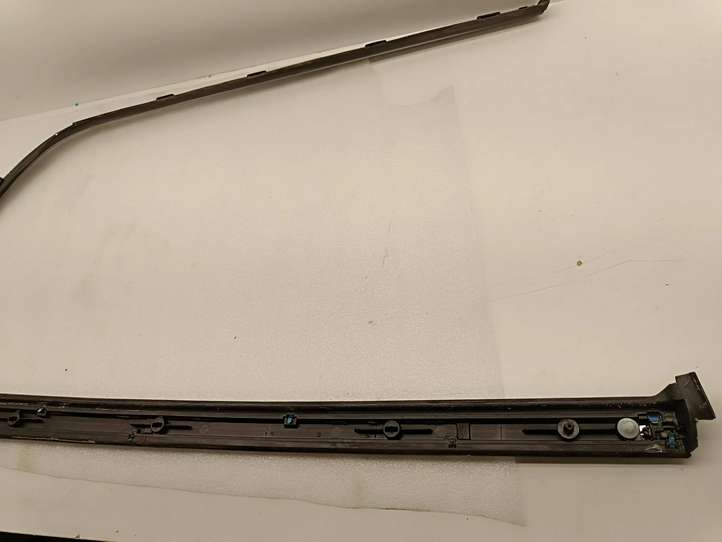 Chrysler Pacifica (2016 - )  68227296AC Отделка заднего бокового стекла