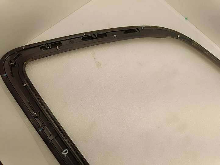 Chrysler Pacifica (2016 - )  68227296AC Отделка заднего бокового стекла