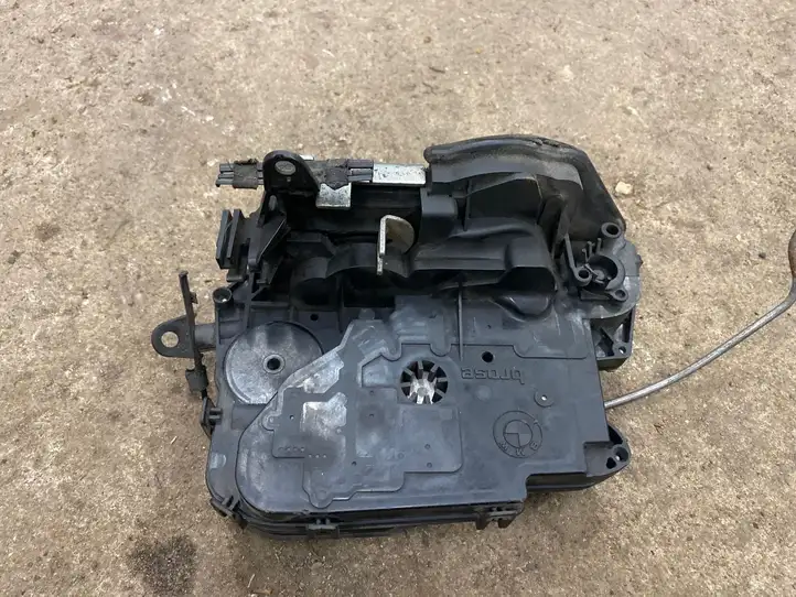 BMW 3 E90 E91 (2005 - 2012) 7060296 Замок задней двери — фото 3