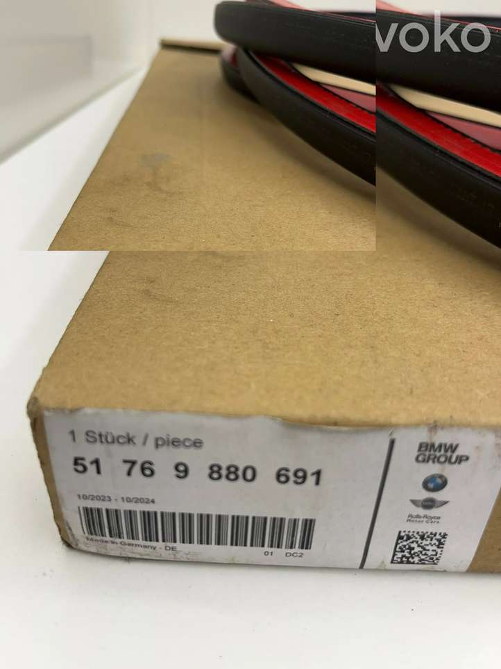 BMW 1 F40 (2019 - )  9880691 Уплотнительная резина передней двери (на дверях)