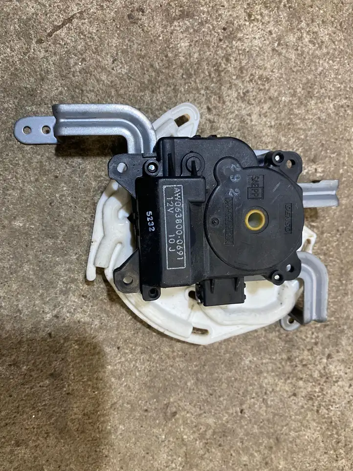 Subaru Tribeca (2007 - 2014) AW0638000691 Двигатель задвижки потока воздуха — фото 1