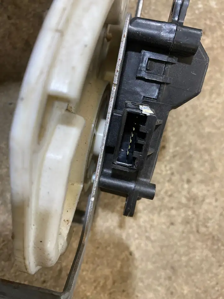 Subaru Tribeca (2007 - 2014) AW0638000691 Двигатель задвижки потока воздуха — фото 2