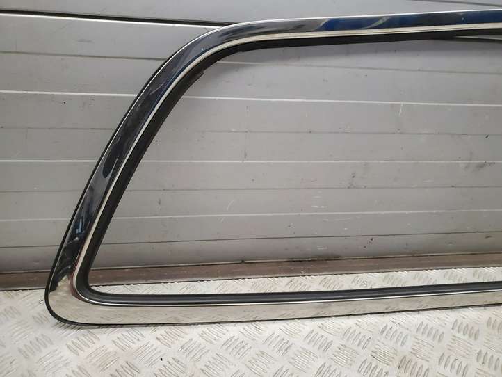 Chrysler Pacifica (2016 - )  68227297AC Отделка заднего бокового стекла