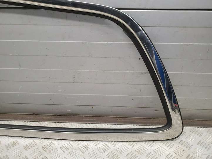Chrysler Pacifica (2016 - )  68227296AC Отделка заднего бокового стекла