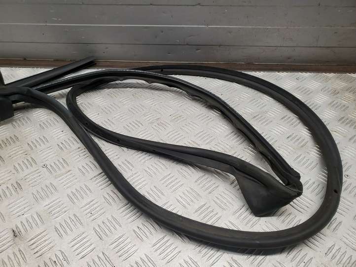 Audi S5 8T (2007 - 2011)  8F0837911 Уплотнительная резина передней двери (на дверях)