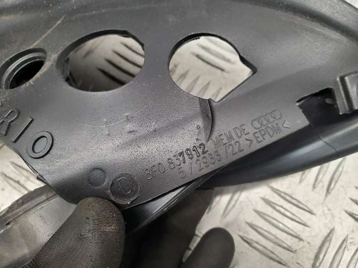 Audi S5 8T (2007 - 2011)  8F0837912 Уплотнительная резина передней двери (на дверях)