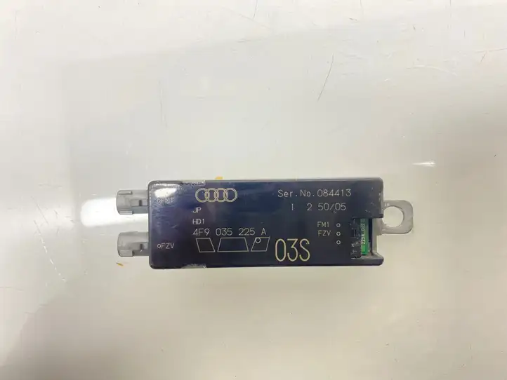 Audi A6 S6 C6 4F (2004 - 2008) 4F9035225A Усилитель антенны — фото 2