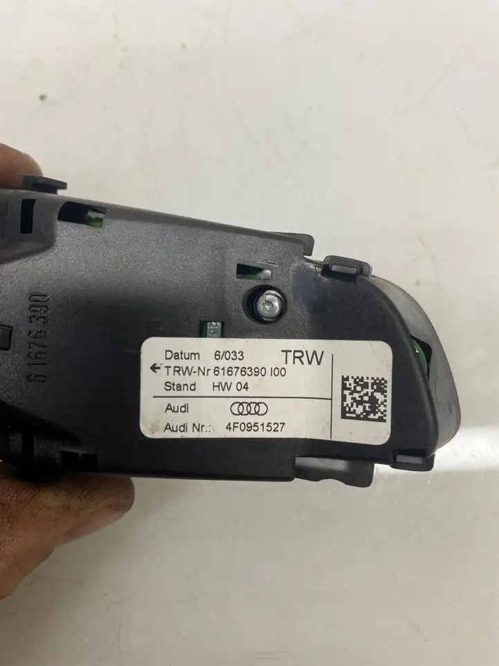 Audi A6 S6 C6 4F (2004 - 2008) 4F0951527 Кнопки на рулевом колесе — фото 2
