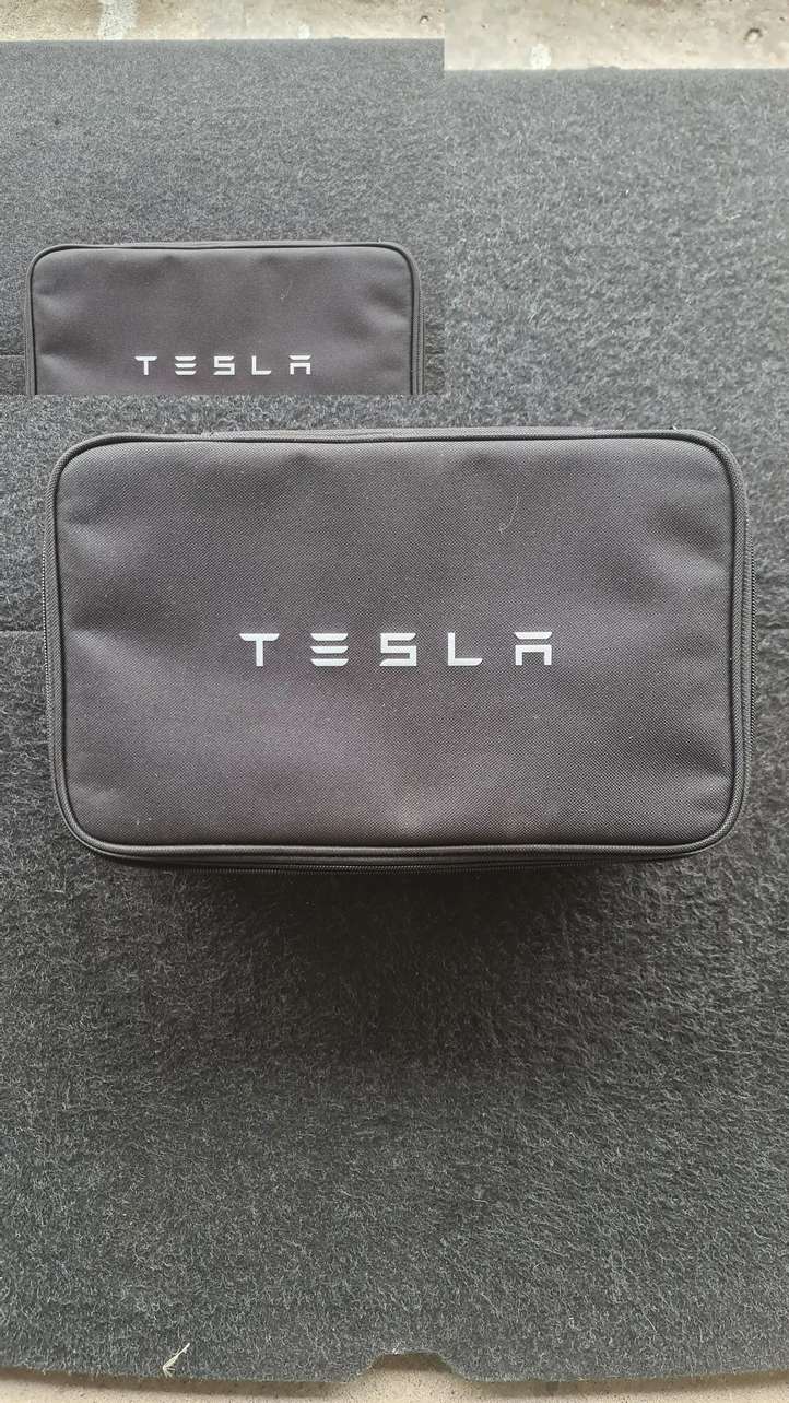Tesla Model X (2021 - )  0011063 Съемный крюк