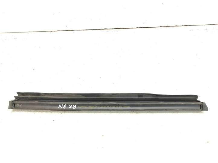 Volvo C70 (2005 - 2009)  09466701 Уплотнительная резина передней двери (на дверях)