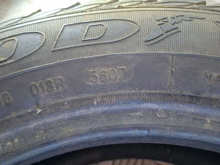 Volkswagen Polo (2009 - 2015)  GOODYEAR Зимняя покрышка (покрышки) сR 15