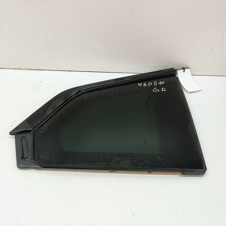 BMW iX (2021 - )  9448772 Маленькое стекло 