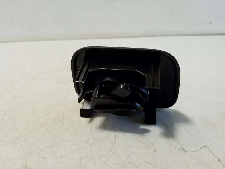 Volvo XC40 (2017 - )  31672283 Крюк