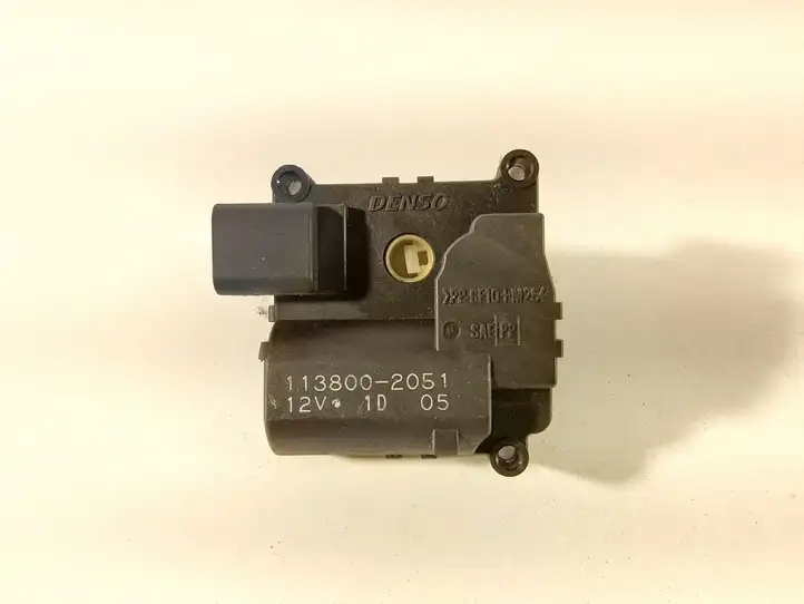 Toyota Corolla E120 E130 (2000 - 2004) 1138002051 Двигатель задвижки потока воздуха — фото 1