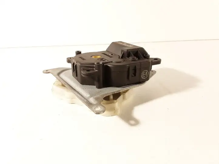 Toyota Corolla E120 E130 (2000 - 2004) AE0637008610 Двигатель задвижки потока воздуха — фото 3