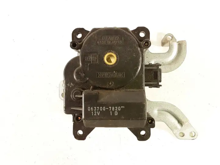 Toyota Avensis T220 (2000 - 2003) 0637007820 Двигатель задвижки потока воздуха — фото 1