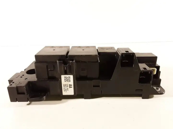 Toyota Auris E180 (2012 - 2018) 63583507 Блок монтирования реле — фото 3