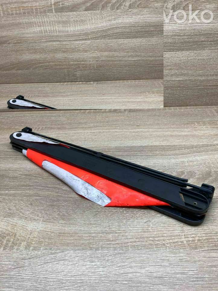 BMW 1 E81 E87 (2004 - 2011)  6770096 Аварийный знак