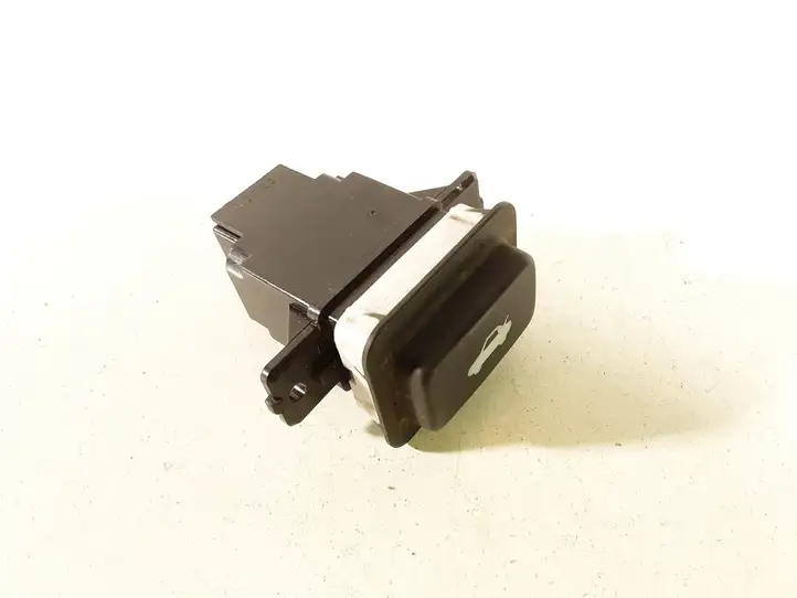 Honda Accord (2008 - 2016) M26983 Кнопка закрытия крышки багажника — фото 1