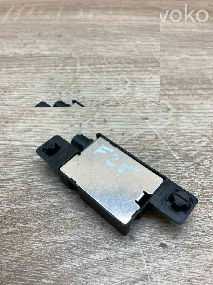 BMW X3 F25 (2010 - 2017)  9142092 Антенна Bluetooth