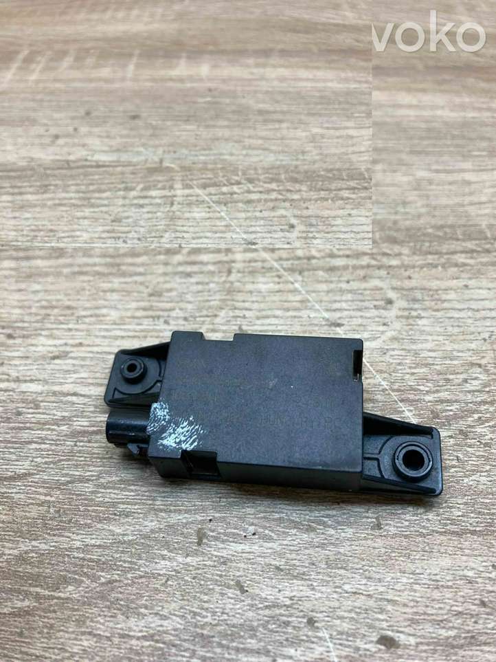 BMW X3 F25 (2010 - 2017)  9142092 Антенна Bluetooth